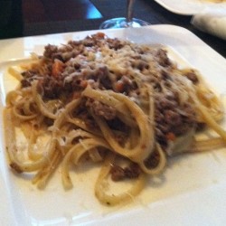 Bolognese meat sauce over linguine